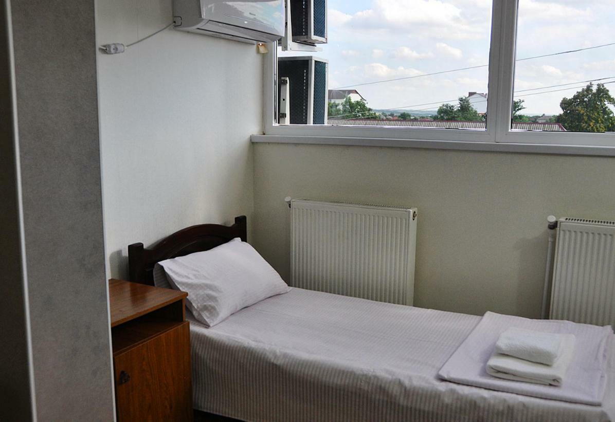 Medelean Hotel Comrat Eksteriør billede